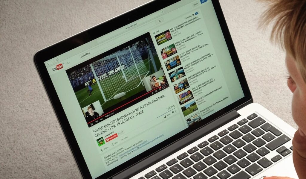 How to Make YouTube Videos on a Laptop Easily